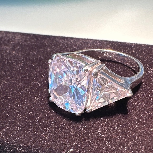 Colourless Moissanite Diamond,Engagement Solitaire Ring w Trillions - Picture 4 of 8